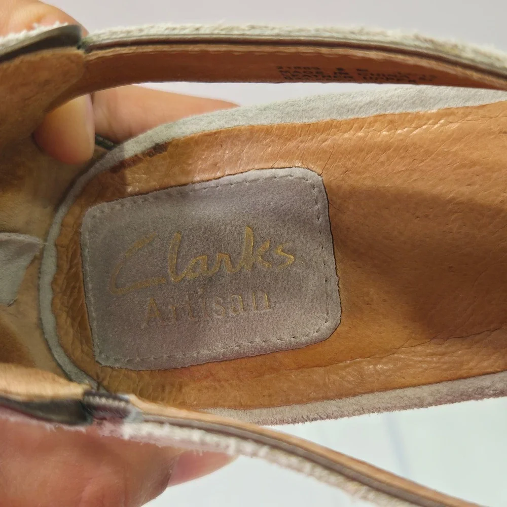 Clarks Artisan Tan Suede Wedge Sandals Laser Cut Peep Toe Back Zip 8M 31889